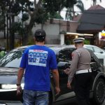 Polresta Malang Kota dan Aremania Bagikan 39 Mawar, Tebar Pesan Damai Jelang HUT Arema FC “TH39REATNESS”