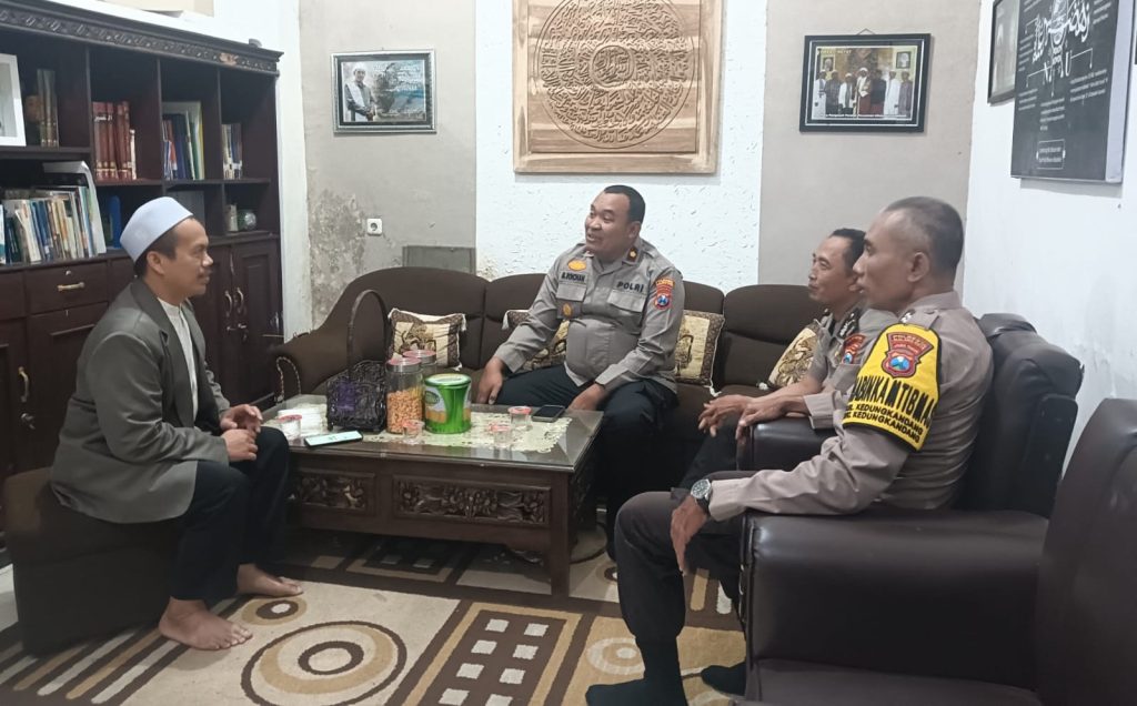 Kapolsek Kedungkandang Sambangi SMKS Al-Hayatul Islamiyah, Sekaligus Perkuat Sinergi Dengan Tenaga Pendidik