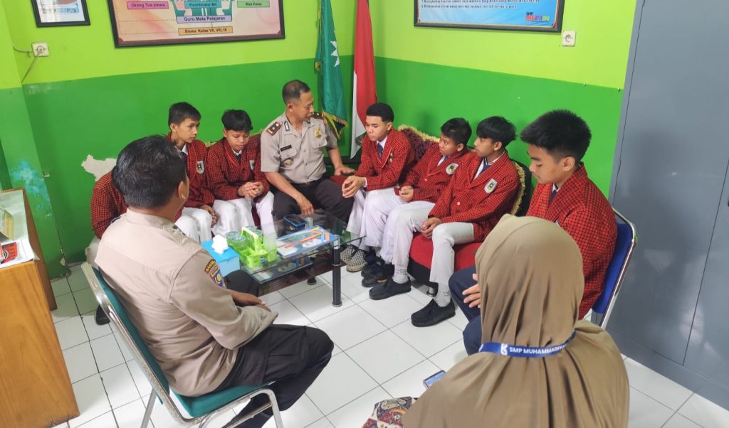 Kapolsek Lowokwaru Sambang SMP Muhammadiyah 4 Cegah Kenakalan Remaja