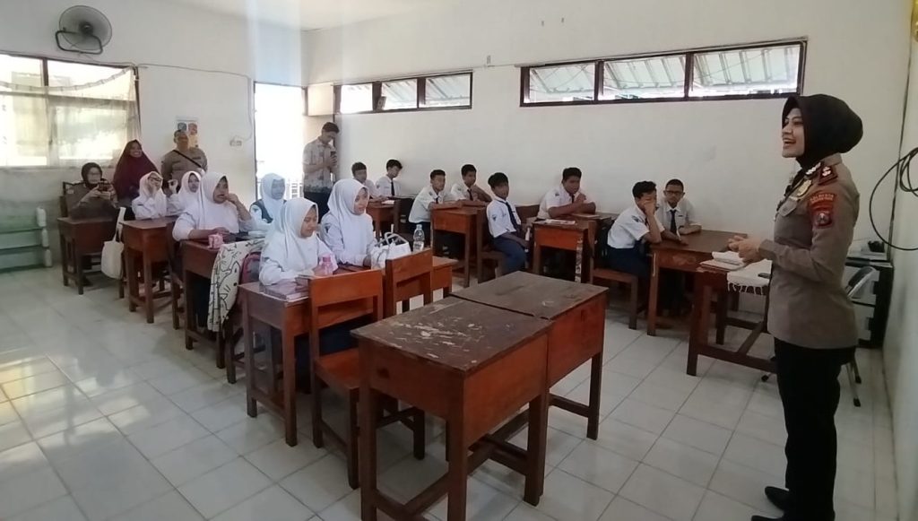Sambang dan Gali Aspirasi, Kapolsek Blimbing Cegah Kenakalan Remaja Menciptakan Lingkungan Belajar Lebih Kondusif