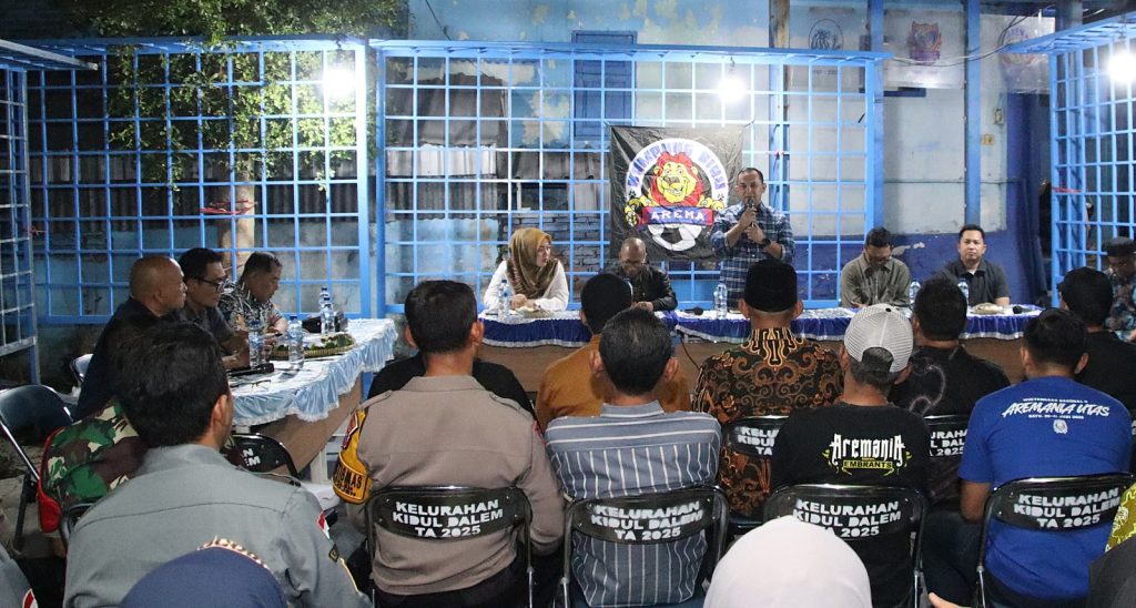Wakapolresta Malang Kota Sambang Siskamling, Serap Aspirasi dan Siapkan Solusi untuk Warga Kampung Biru Arema