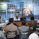 Wakapolresta Malang Kota Sambang Siskamling, Serap Aspirasi dan Siapkan Solusi untuk Warga Kampung Biru Arema
